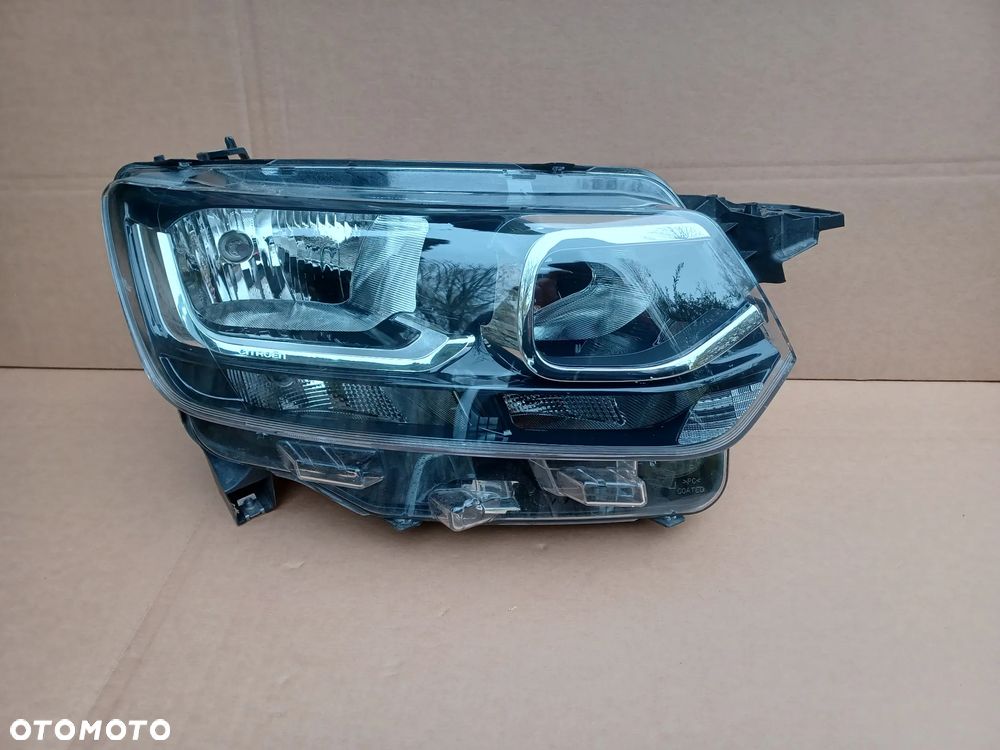 Lampa przednia prawa Peugeot Rifter K9 oryg 90146120