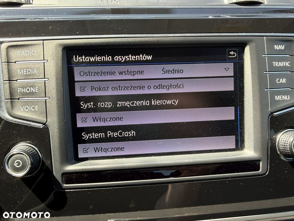 Volkswagen Touran - 22