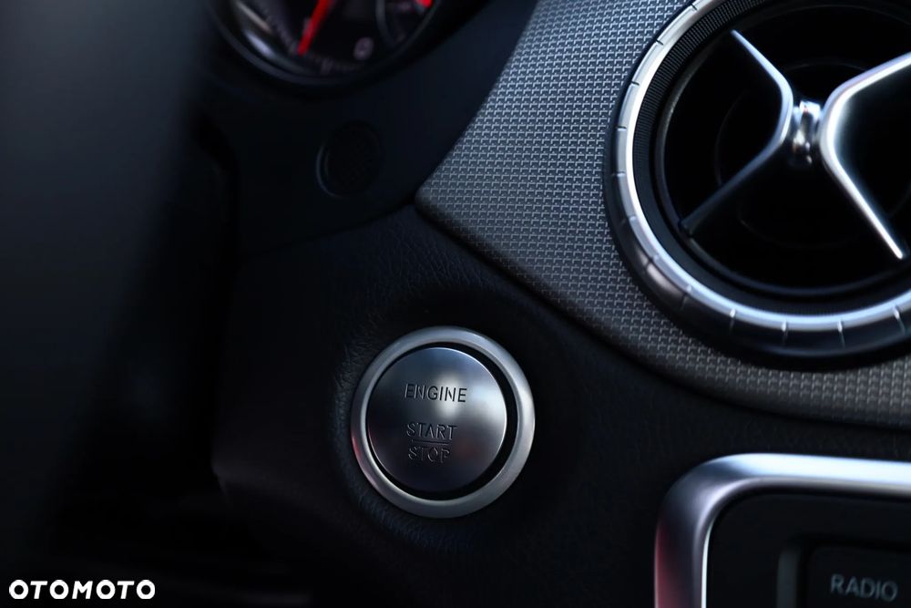 Mercedes-Benz CLA 180 7G-DCT Peak Edition - 30