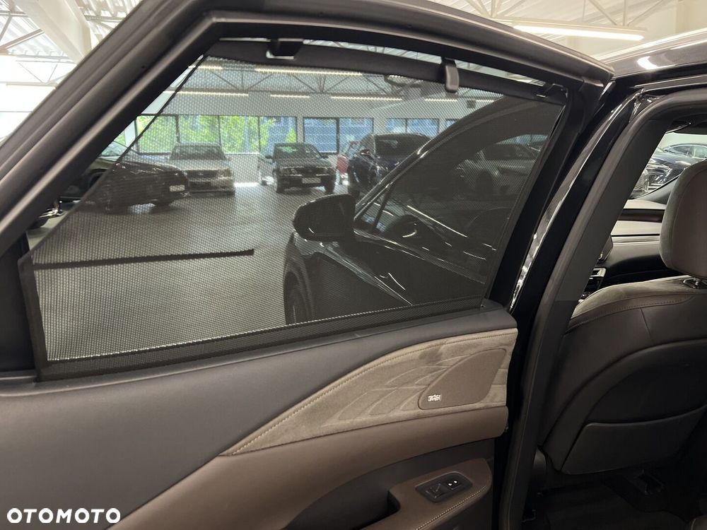 Lexus RX 450h+ Omotenashi - 20