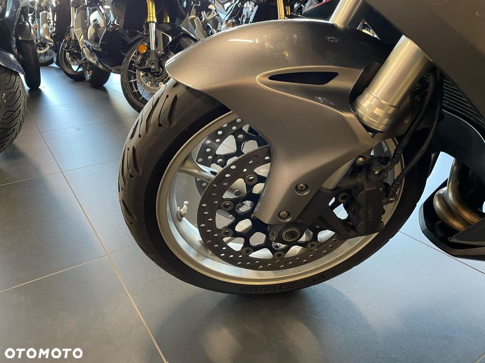 Honda VFR - 13