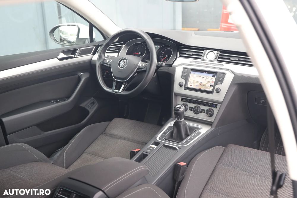 Volkswagen Passat 1.6 TDI Comfortline - 17