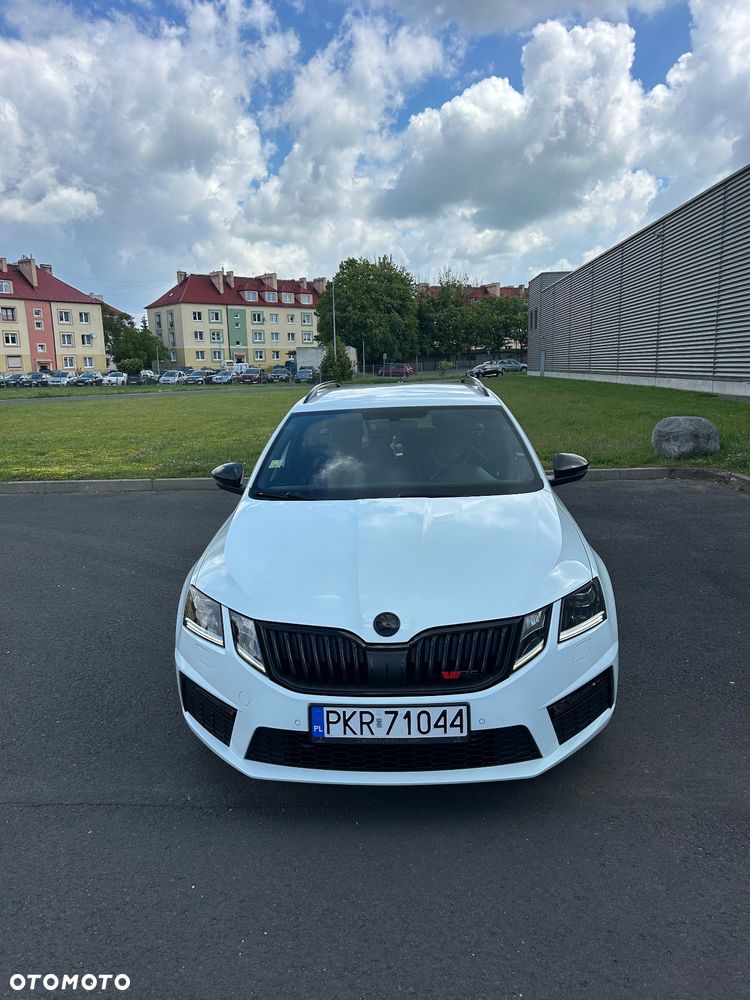 Skoda Octavia Combi 2.0 TSI RS 230 - 16