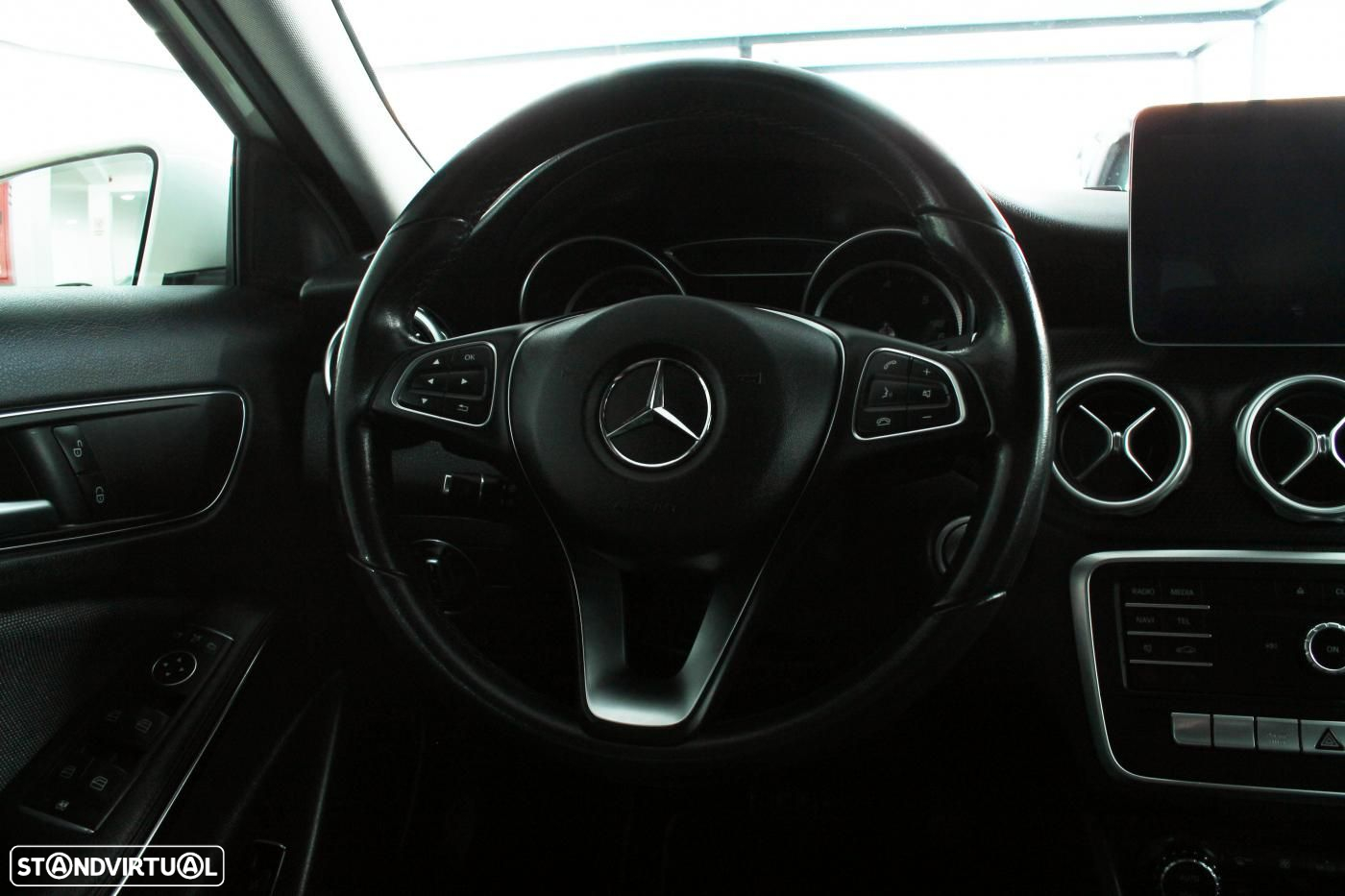 Mercedes-Benz GLA 180 d 7G-DCT - 14