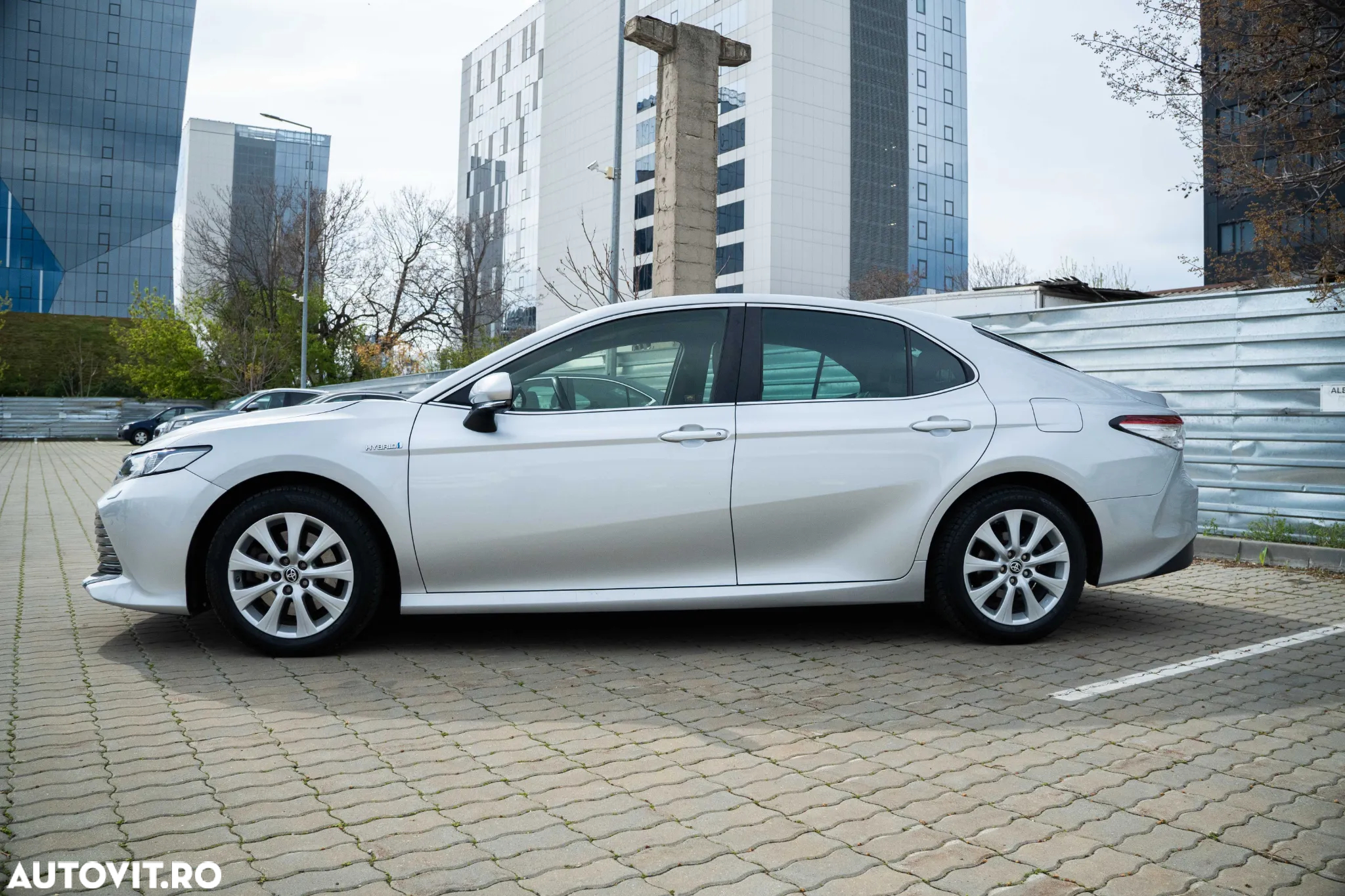 Toyota Camry 2.5 Hybrid Business - 3