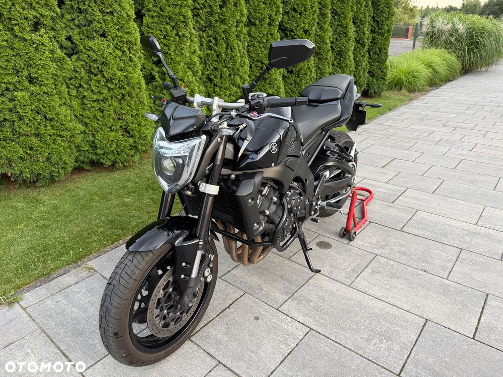 Yamaha FZ - 11
