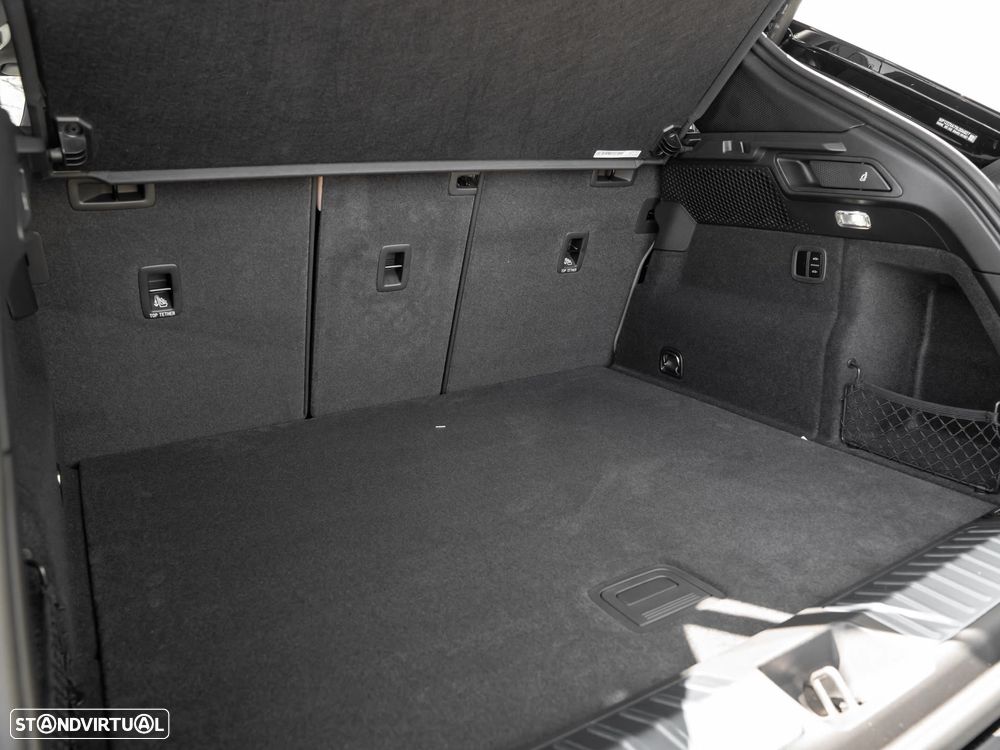 Porsche Macan Electric 4 - 12