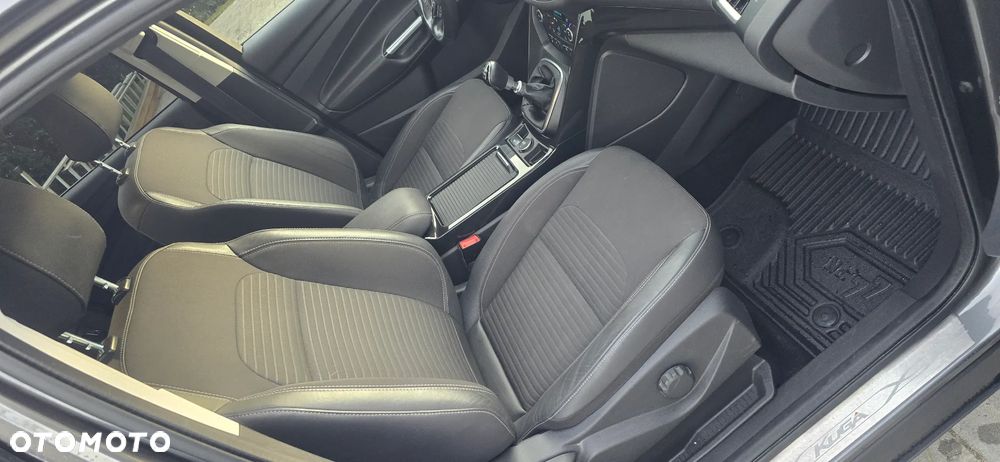 Ford Kuga 1.5 EcoBoost 2x4 Titanium - 16