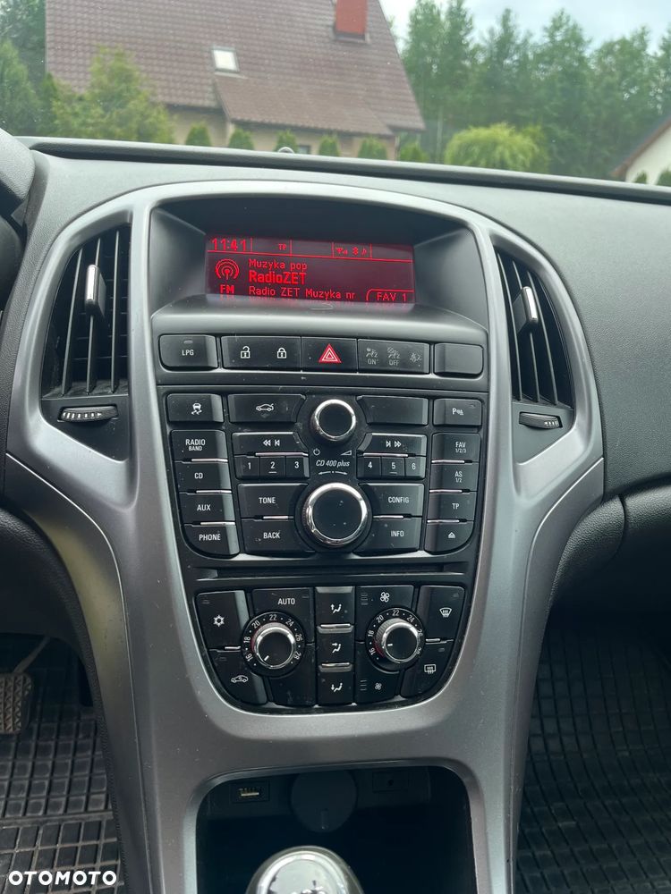Opel Astra 1.4 T Executive S&S - 11