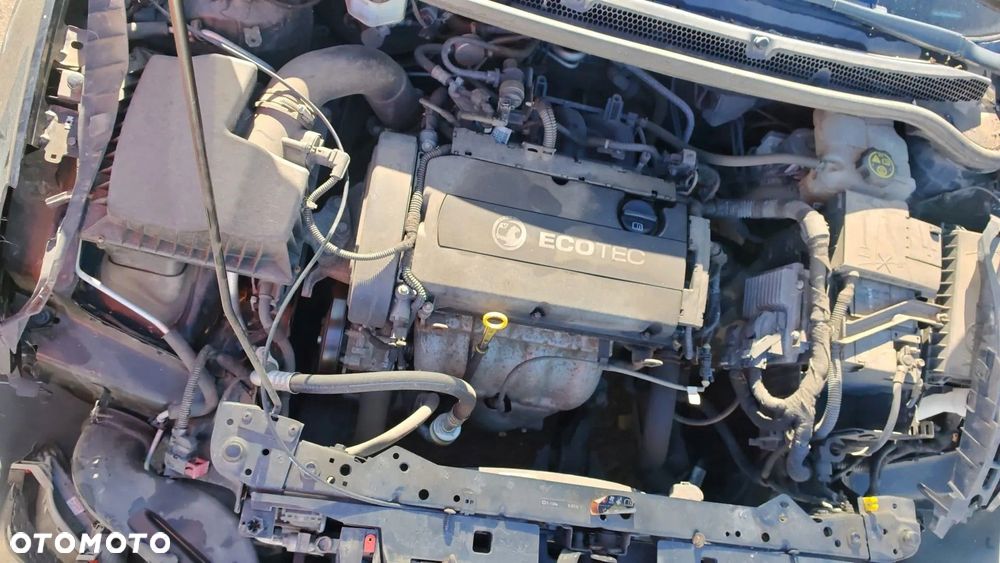 Opel Zafira silnik A16XER 1.6 Benzyna 116km kompletny 2011r - 1