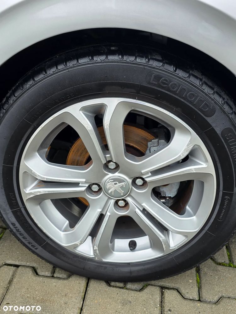 Peugeot 208 - 11
