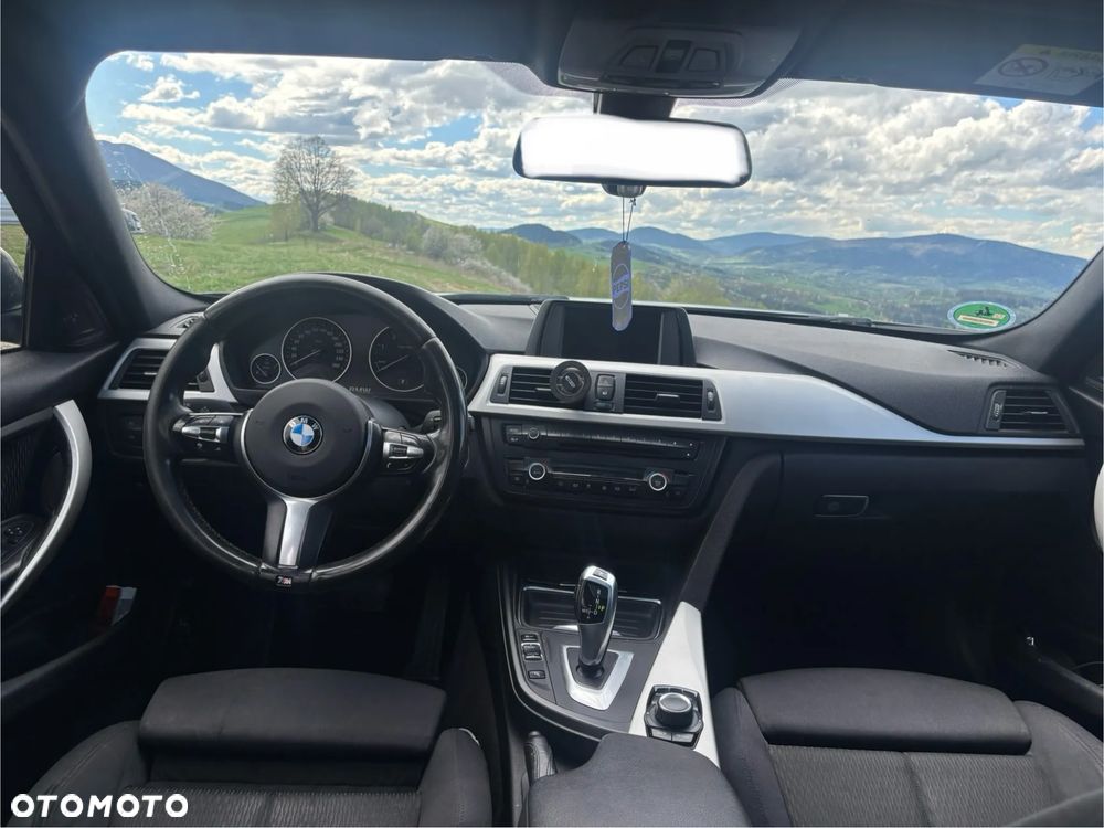 BMW Seria 3 330d xDrive - 2