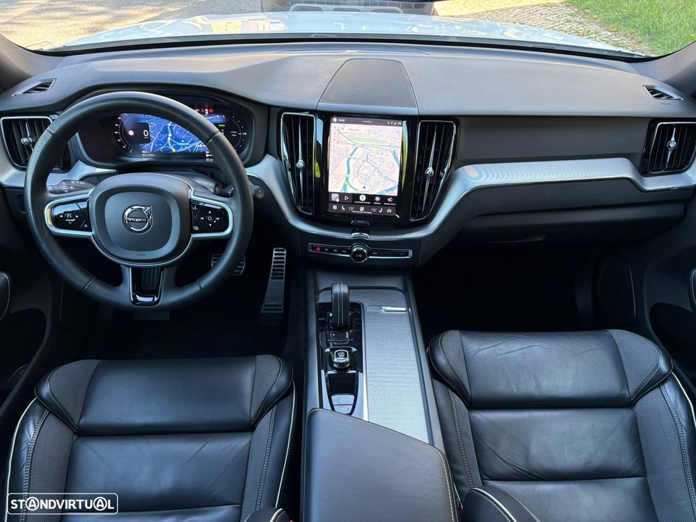Volvo XC 60 2.0 T6 PHEV R-Design AWD - 32
