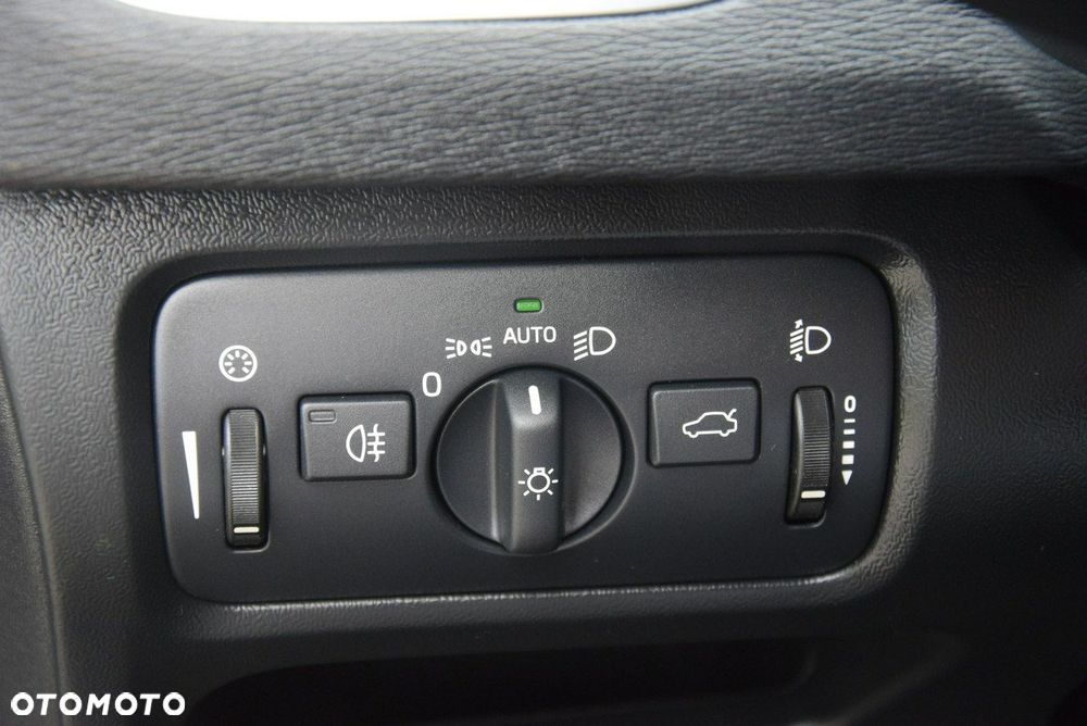 Volvo V40 Cross Country D2 Momentum - 38