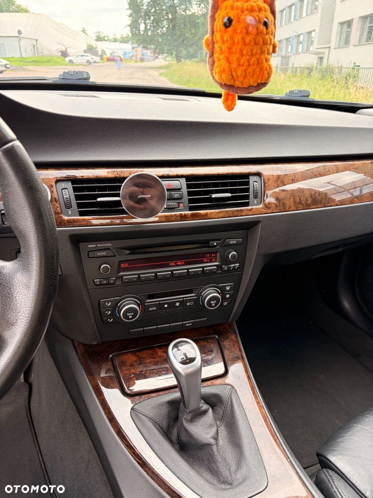 BMW Seria 3 320i - 10
