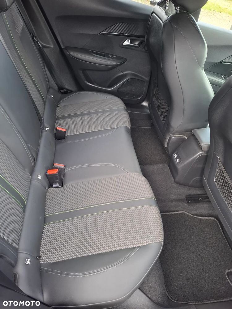 Peugeot 2008 PureTech 130 EAT8 GT - 38