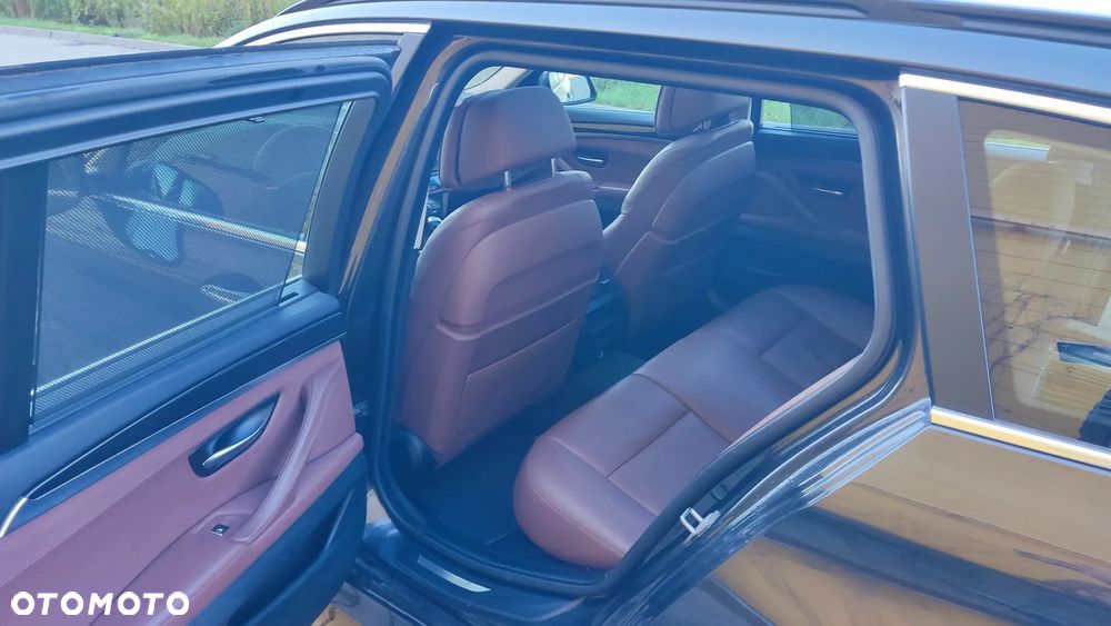 BMW Seria 5 520d Touring Luxury Line - 15