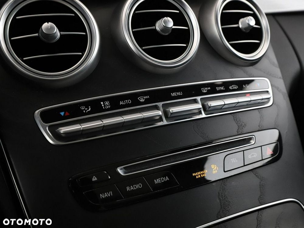 Mercedes-Benz Klasa C 200 9G-TRONIC AMG Line - 27