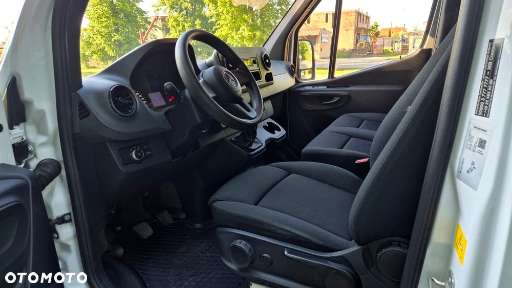 Mercedes-Benz Sprinter - 11