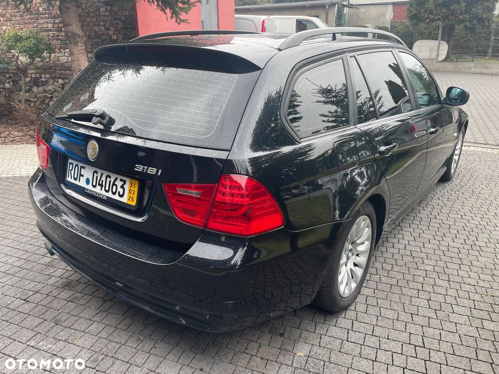 BMW Seria 3 318i Edition Sport - 9