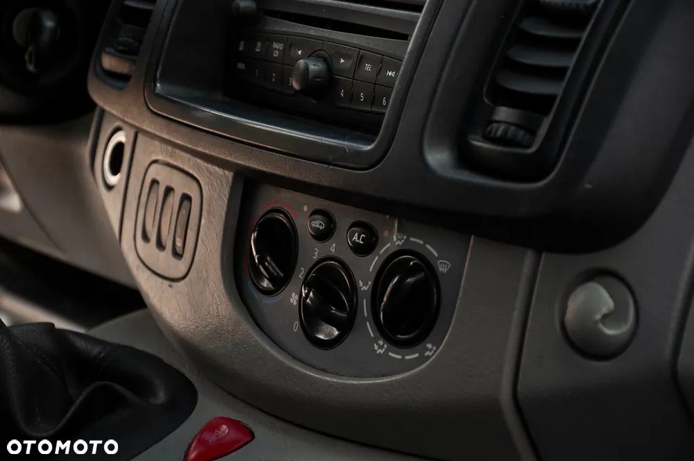 Opel VIVARO - 28