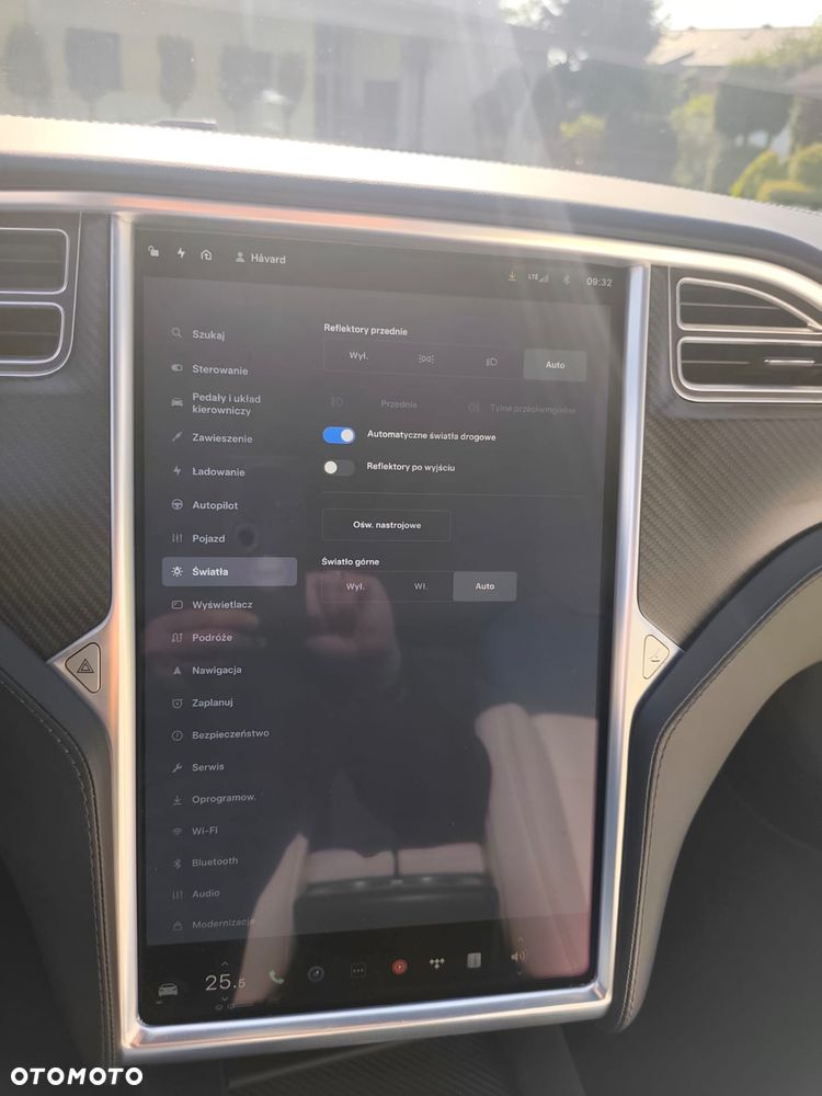 Tesla Model S - 24