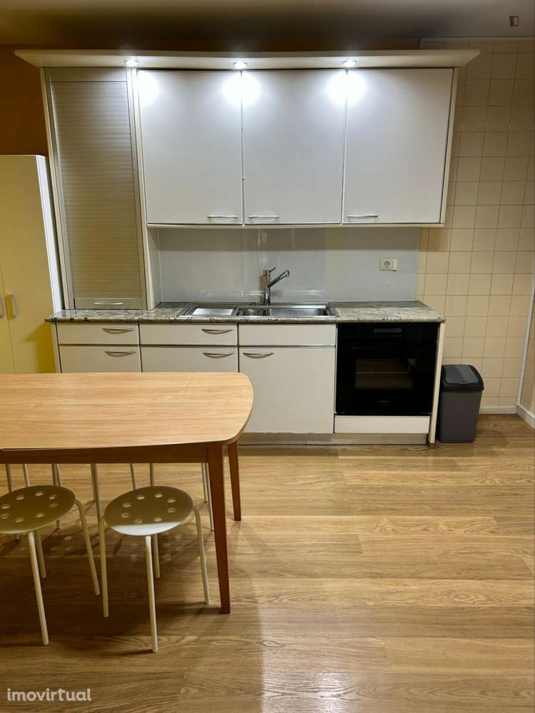 Quarto - localizado em Aveiro - Grande imagem: 5/9