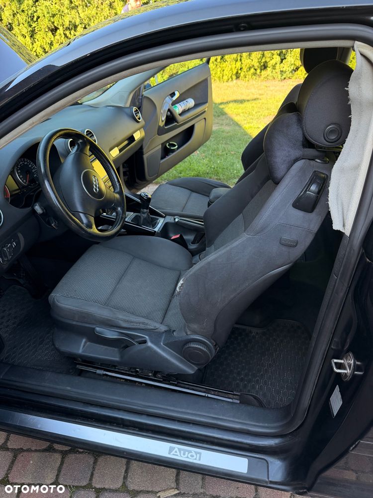 Audi A3 3-drzwiowe 2.0 FSI Ambition - 8