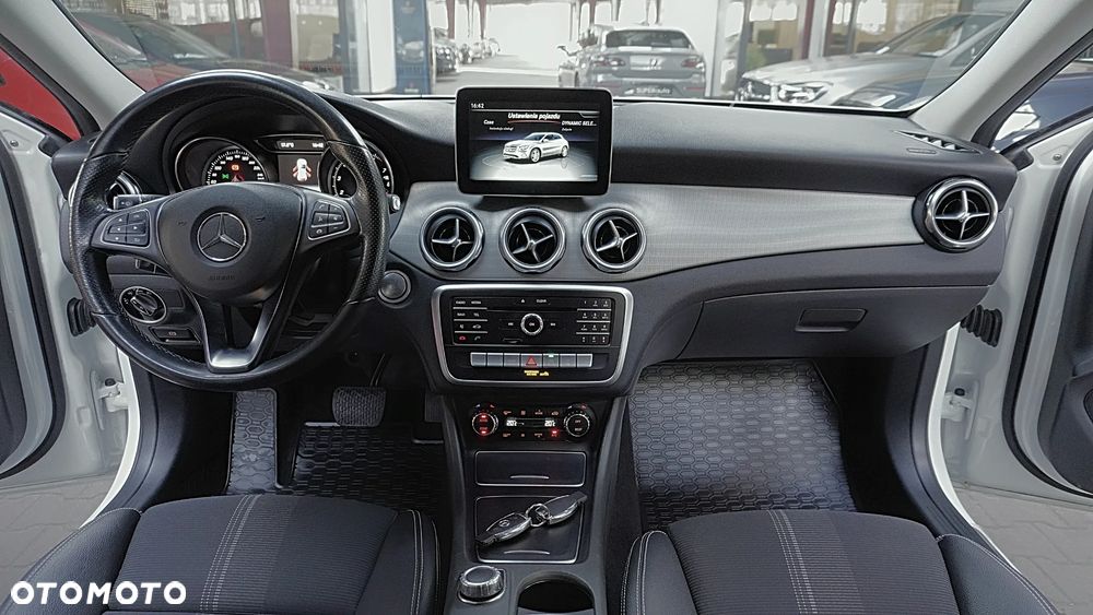 Mercedes-Benz GLA 200 7G-DCT - 15