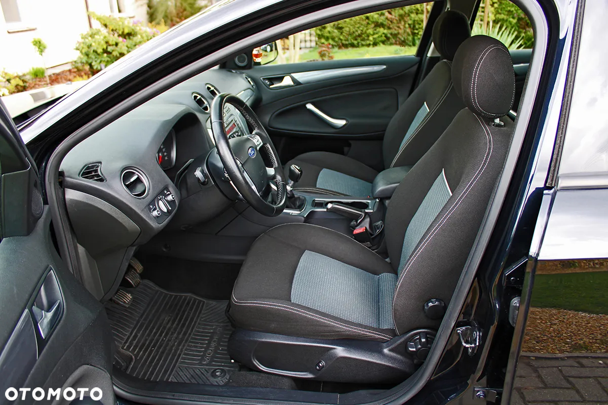 Ford Mondeo 2.0 TDCi Ambiente - 24