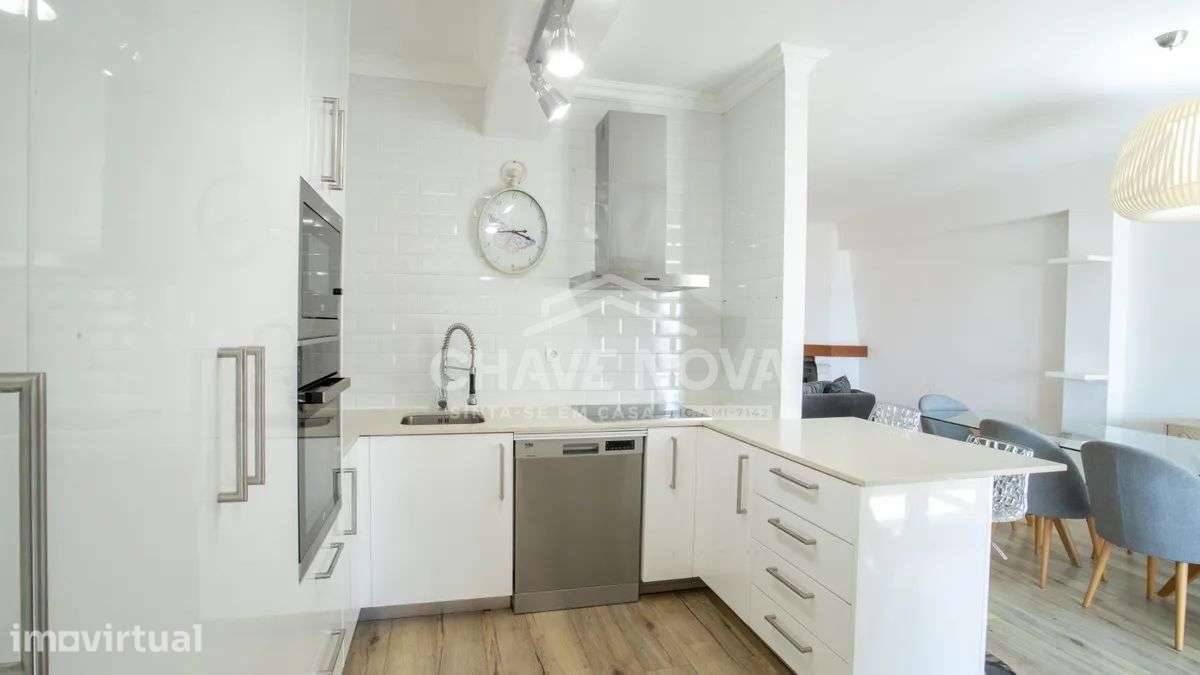 Apartamento T4 com varanda e ar condicionado - Grande imagem: 2/48