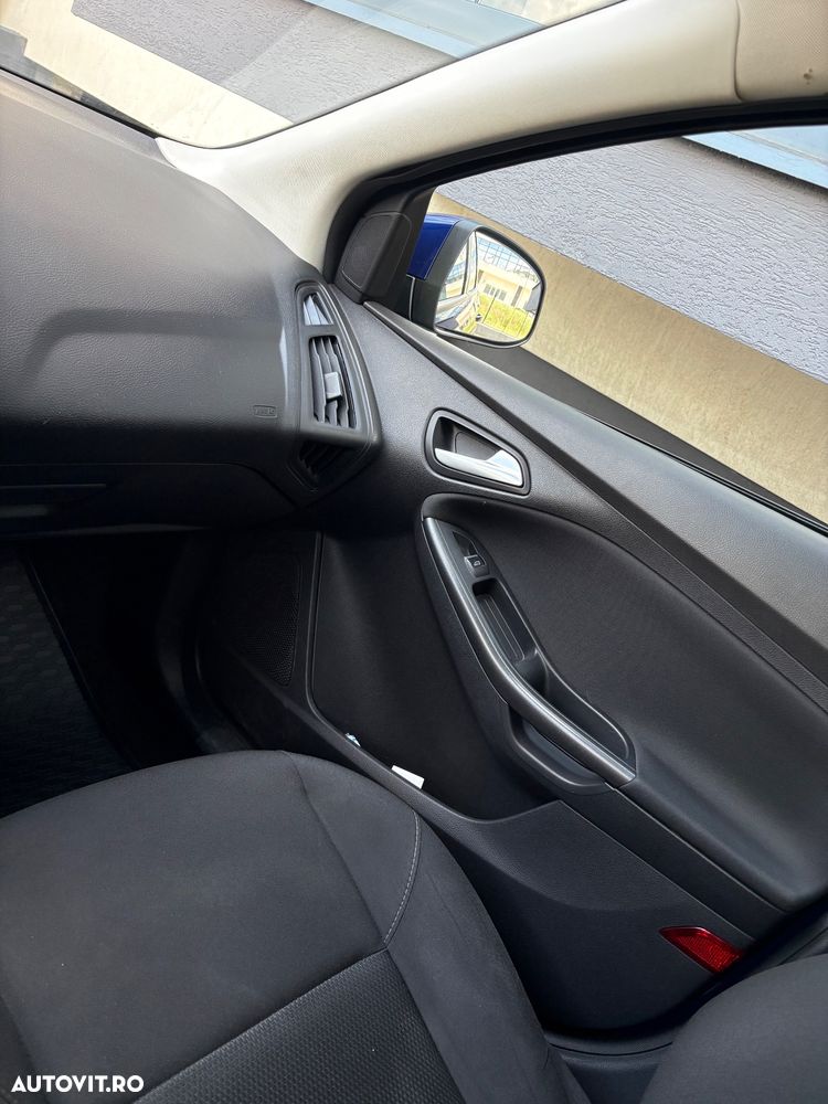 Ford Focus 1.6 TDCI DPF Titanium - 6