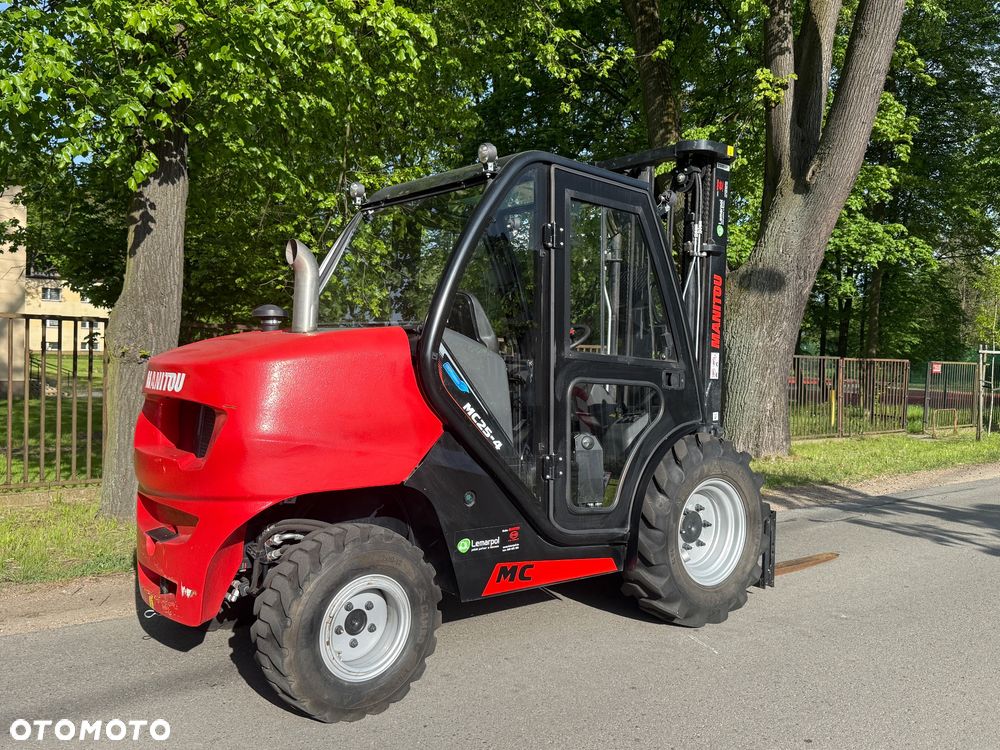 Manitou Terenowy Wózek Widłowy MC25-4 - 3