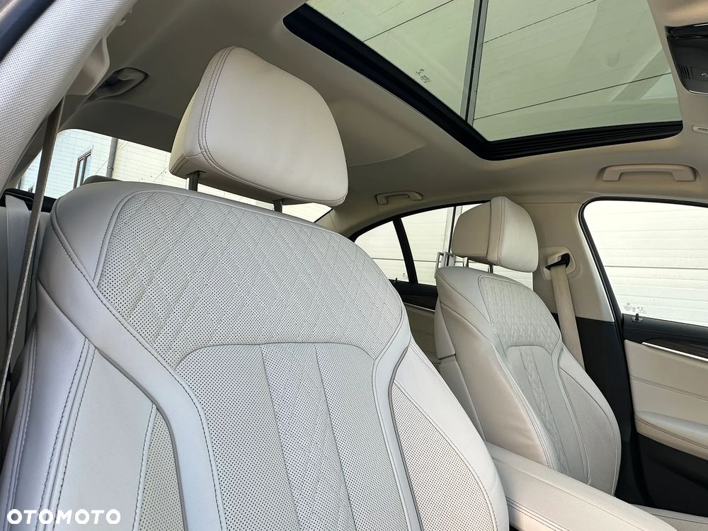 BMW Seria 5 540d xDrive mHEV sport - 24
