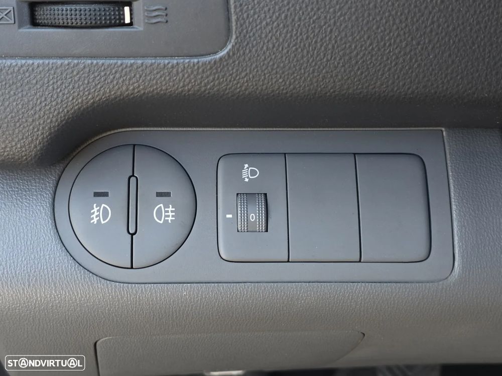 Hyundai H-1 Starex H1 2.5 CRDi - 16