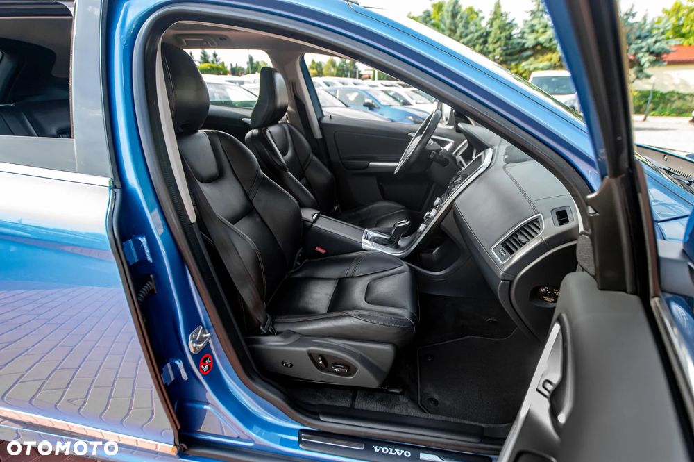Volvo XC 60 D4 AWD Geartronic Momentum - 36