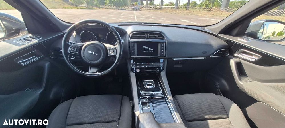 Jaguar F-Pace 20d Aut. Pure - 6