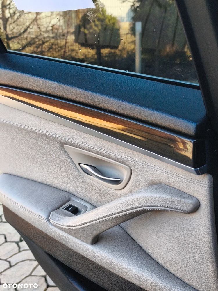 BMW Seria 5 525d xDrive Sport-Aut Luxury Line - 22