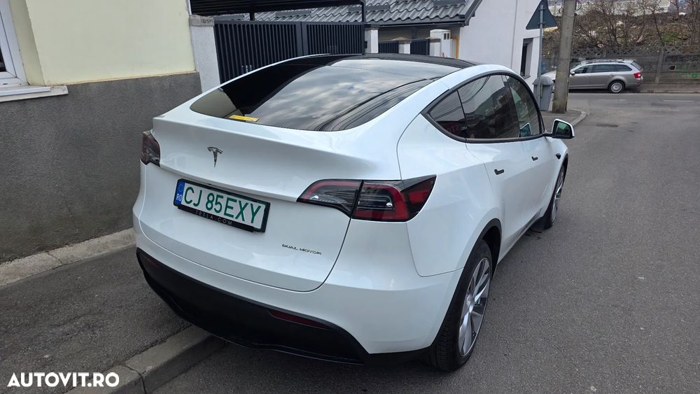 Tesla Model Y AWD Performance - 4