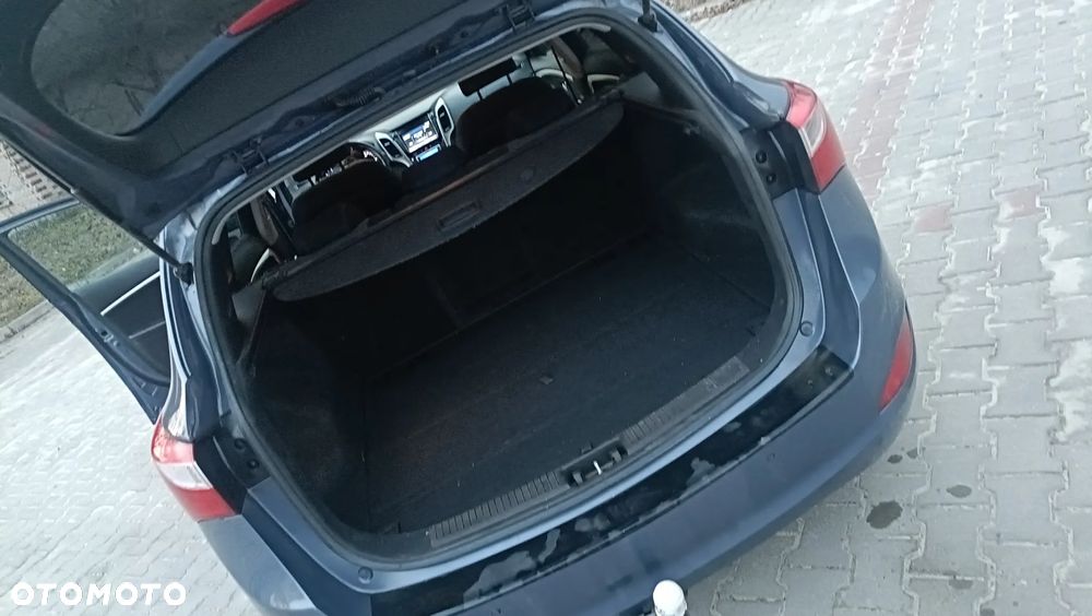 Hyundai i30 blue 1.6 CRDi Trend - 16