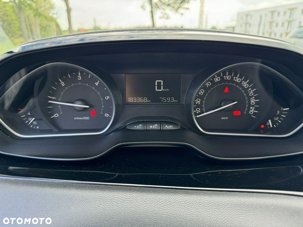 Peugeot 208 BlueHDi 100 Active - 26