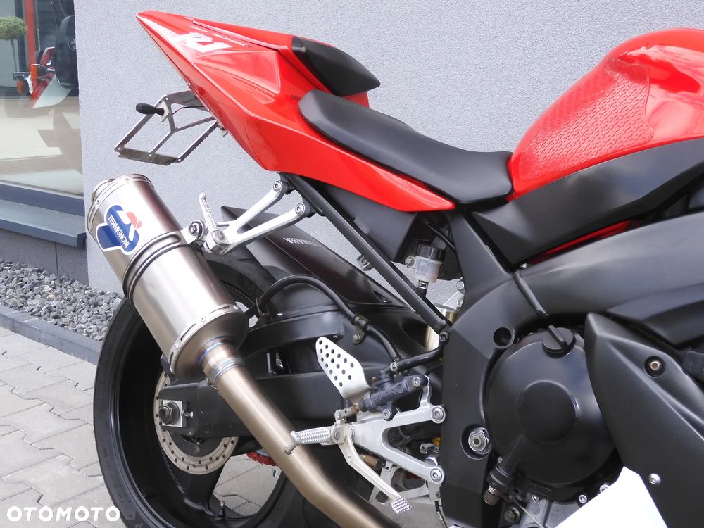Yamaha R1 - 6