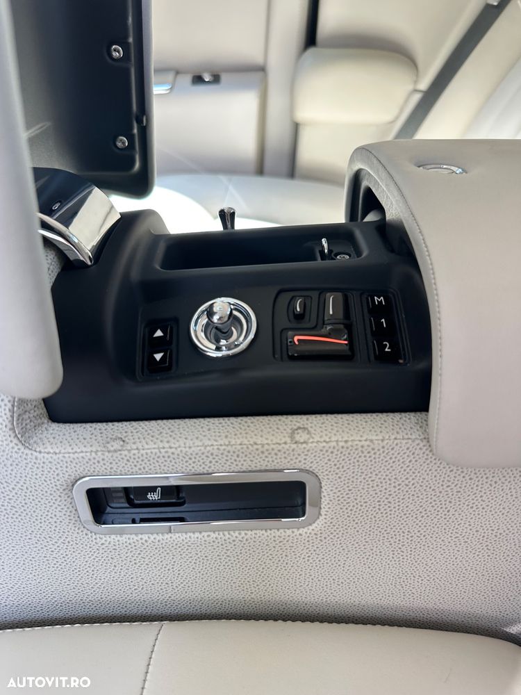 Rolls-Royce Phantom - 25
