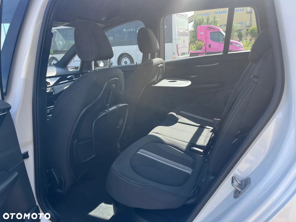 BMW Seria 2 216d Sport Line - 13