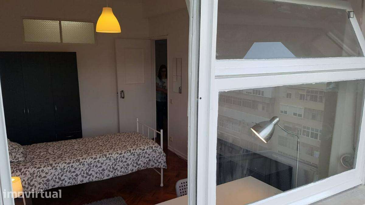Quarto - localizado em Benfica Lisbon - Grande imagem: 2/8