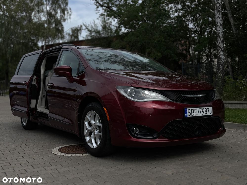 Chrysler Pacifica - 10