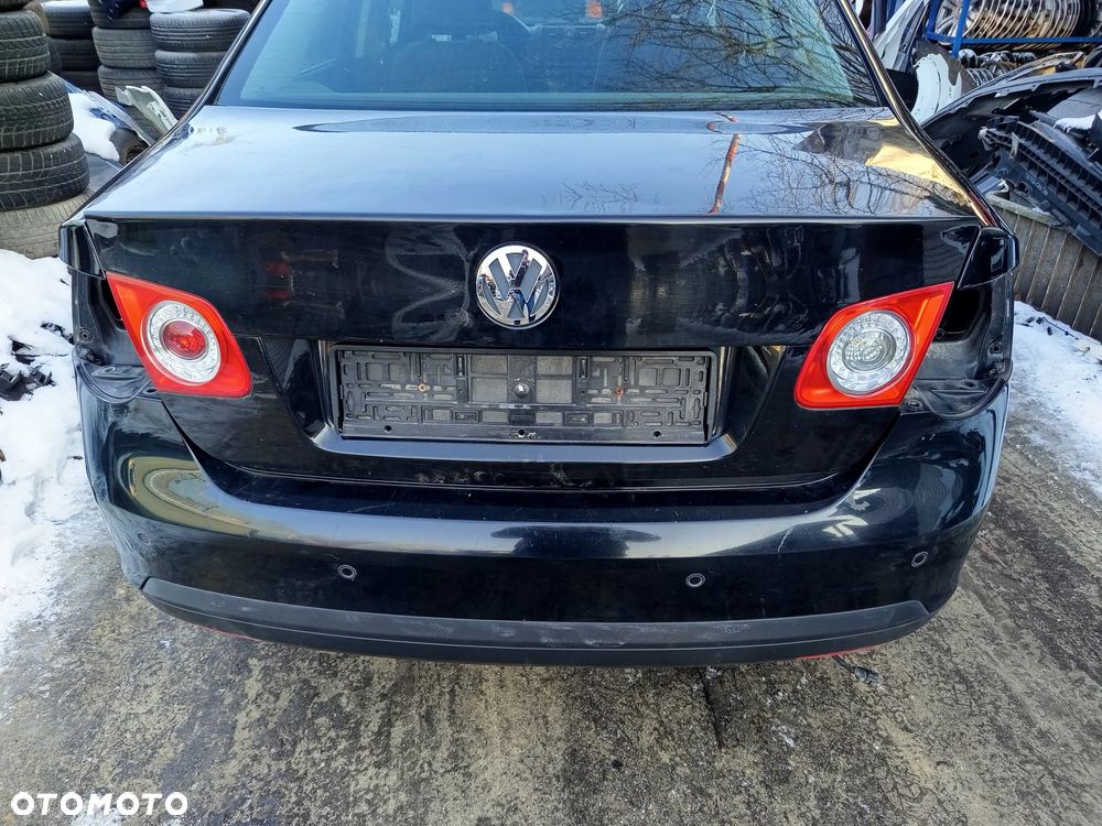 VOLKSWAGEN JETTA 05-10 KLAPA TYLNA LAMPA LEWA LUB PRAWA ZAMEK MIKROSTYK Z LISTWĄ TAPICERKA KOD KOLORU L041 - 1