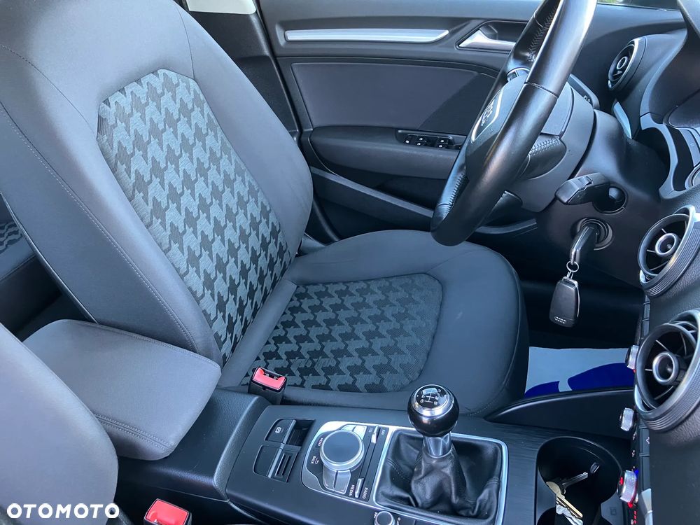 Audi A3 Sportback 2.0 TDI S line Sportpaket - 39