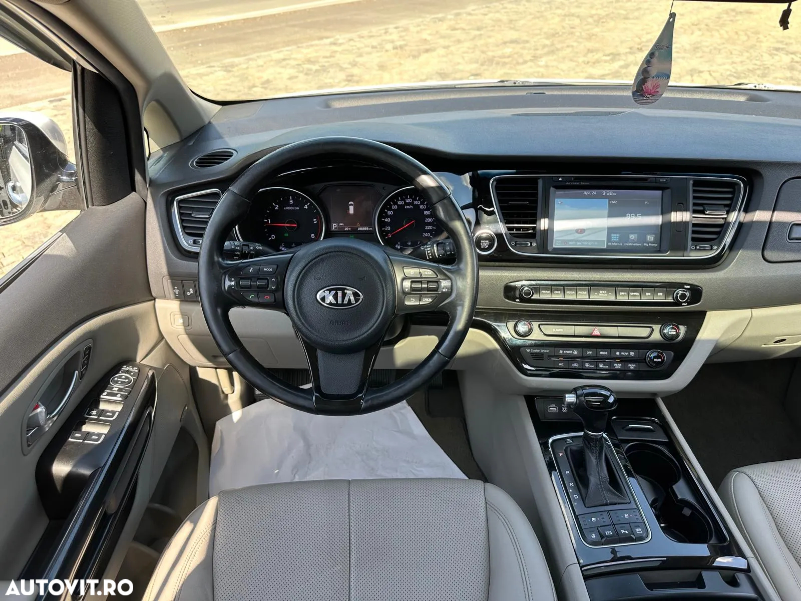Kia Carnival - 14