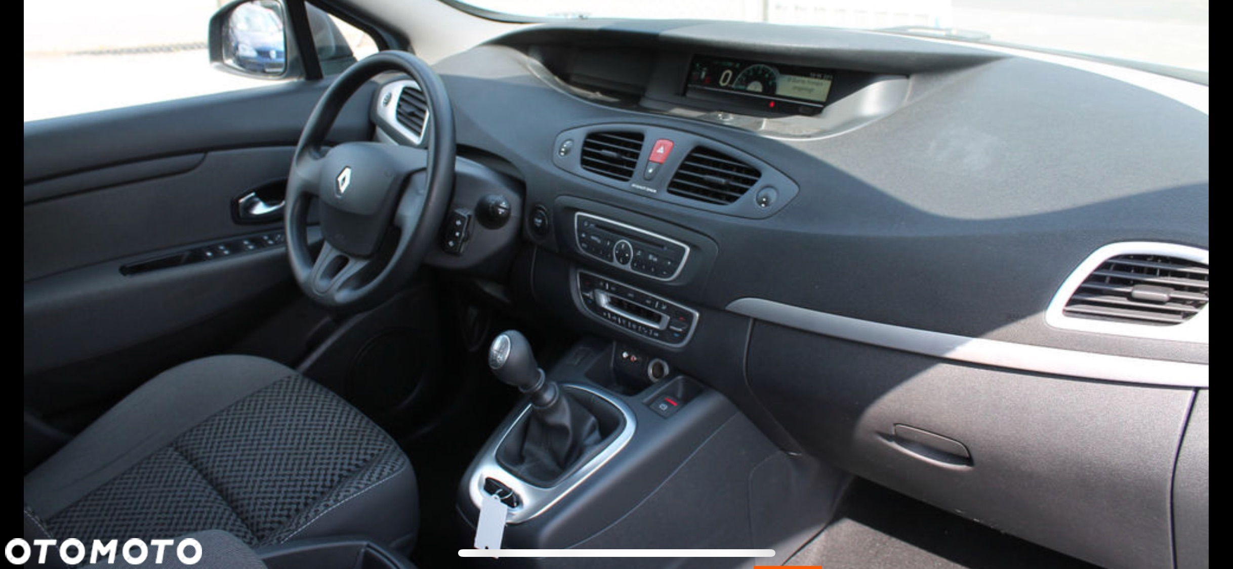 Volkswagen Touran - 14